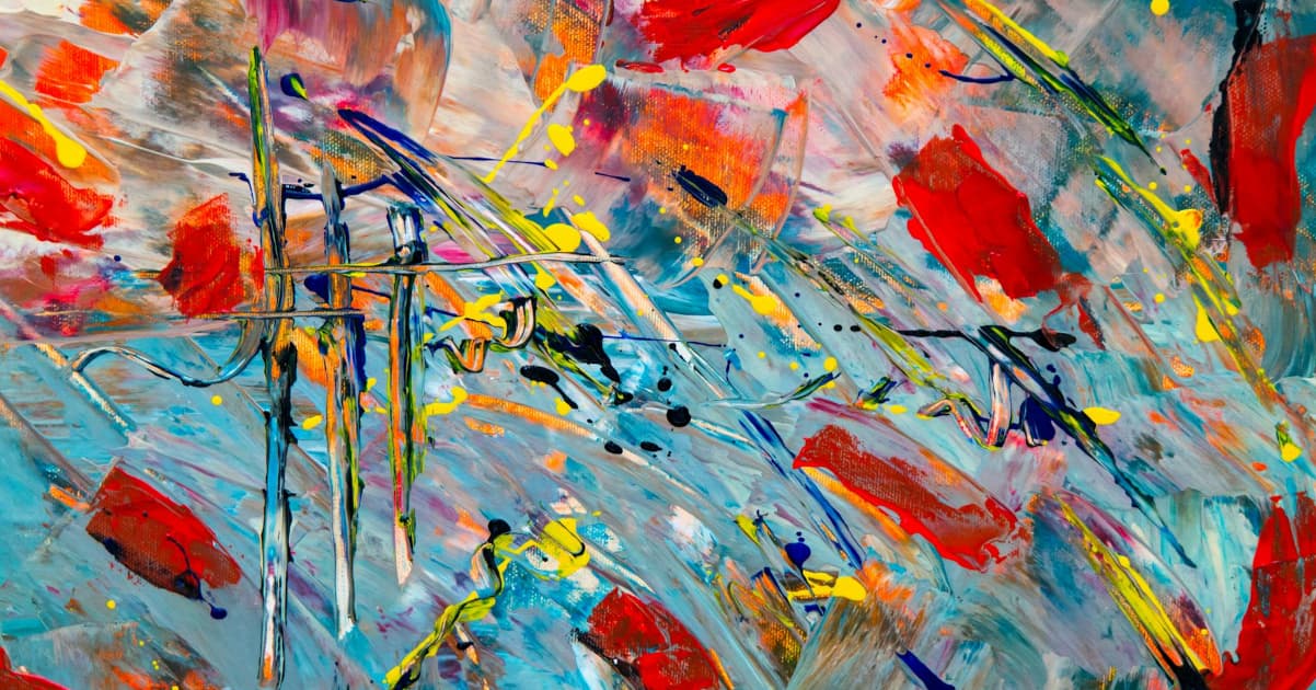 Canadian Sculptor Showcases Rare Jade Falcon at Saudi International Exhibition