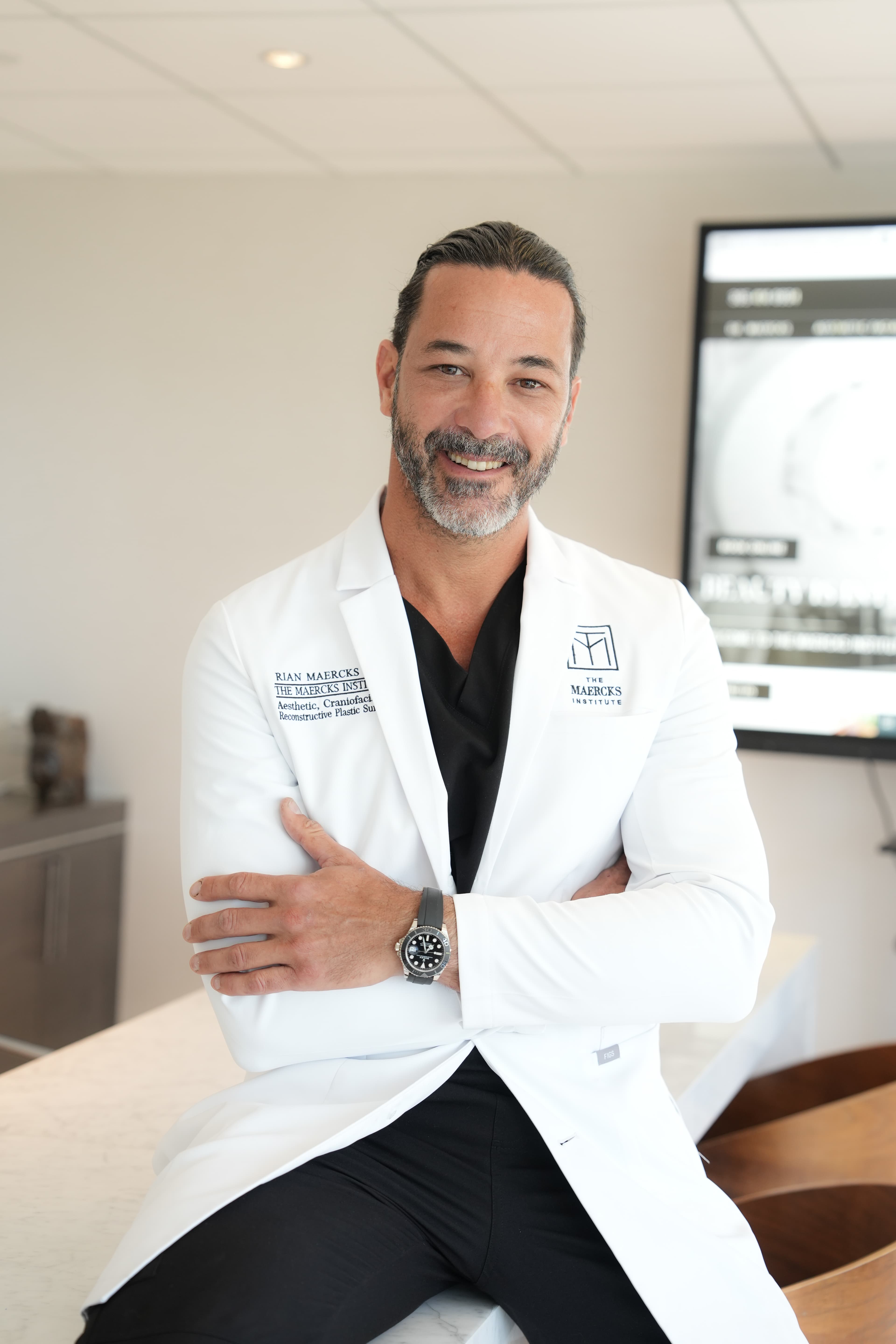 Dr. Rian Maercks Critiques Kris Jenner's Facelift, Highlights Importance of Anatomical Harmony in Aesthetic Surgery