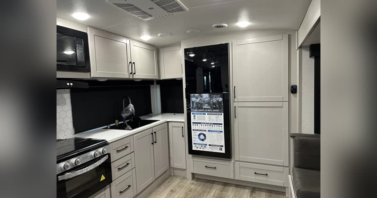Dad's Camper Outlet Gulfport Offers Clearance Pricing on 2026 Coachmen Fifth Wheels