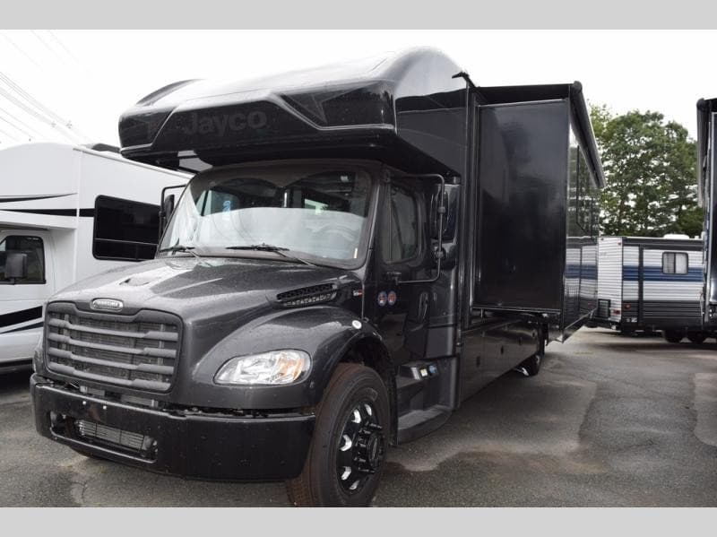 Pete's RV Center Expands Jayco Seneca Inventory Across New England