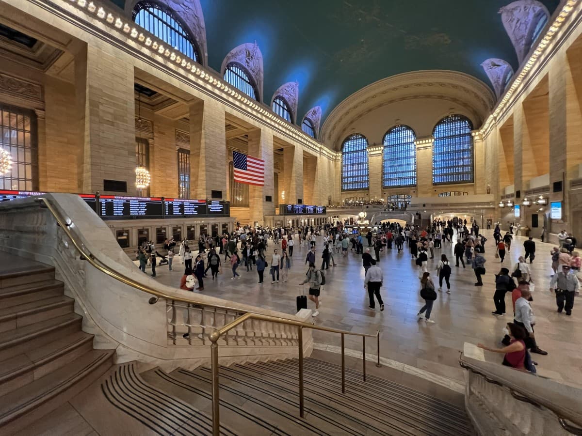 NYC Free Tour Launches Bilingual Daily Walking Route from Bryant Park