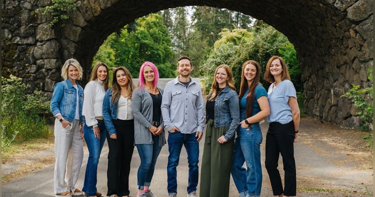Wire Orthodontics Highlights Adult Invisalign Options and Compliance Needs