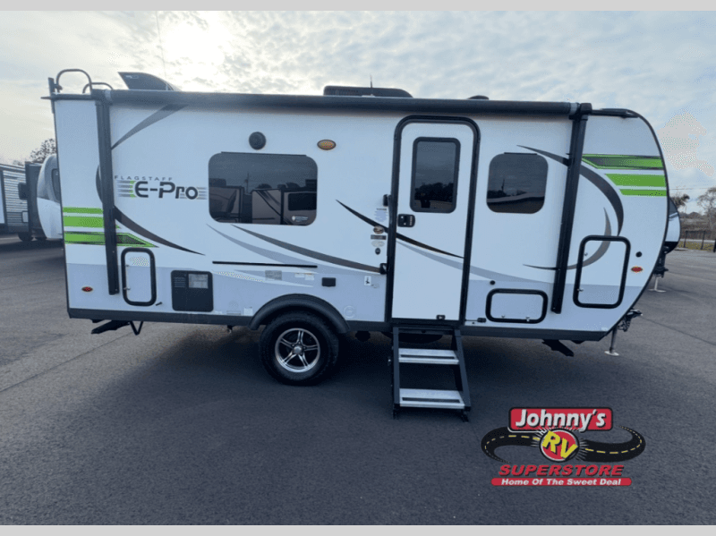 Johnny's RV Superstore Expands Inventory to Meet Growing Gulf Coast Demand