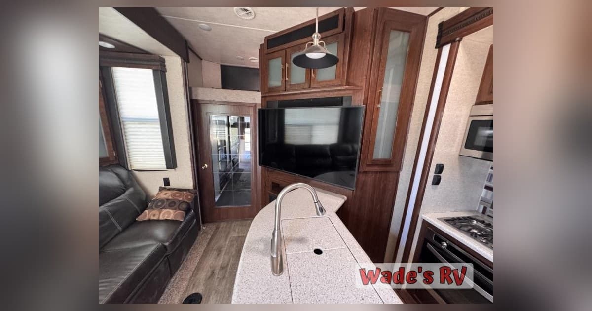 Wade’s RV Highlights Coachmen Destination Trailers, Heartland Toy Haulers, and Fall Service for Oklahoma and Missouri RVers