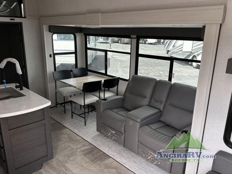 Ancira RV of Boerne Participates in Newmar Smart Buy Sales Event Offering $10,000 Customer Cash