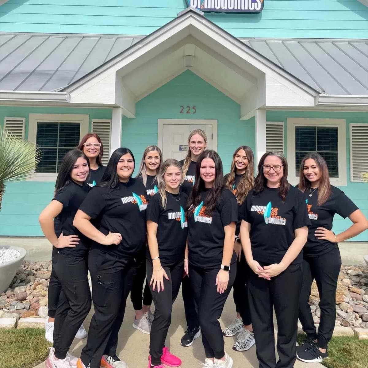 Moore Orthodontics Compares Braces and Invisalign for Waxahachie Patients