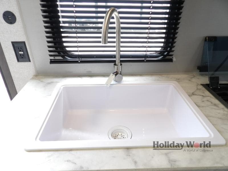 Holiday World of Katy Expands Pre-Owned RV Inventory for Houston Area Buyers