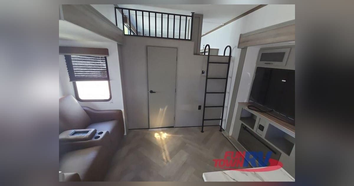 Johnny’s RV Superstore Adds Forest River Sandpiper Fifth Wheels to Theodore Inventory
