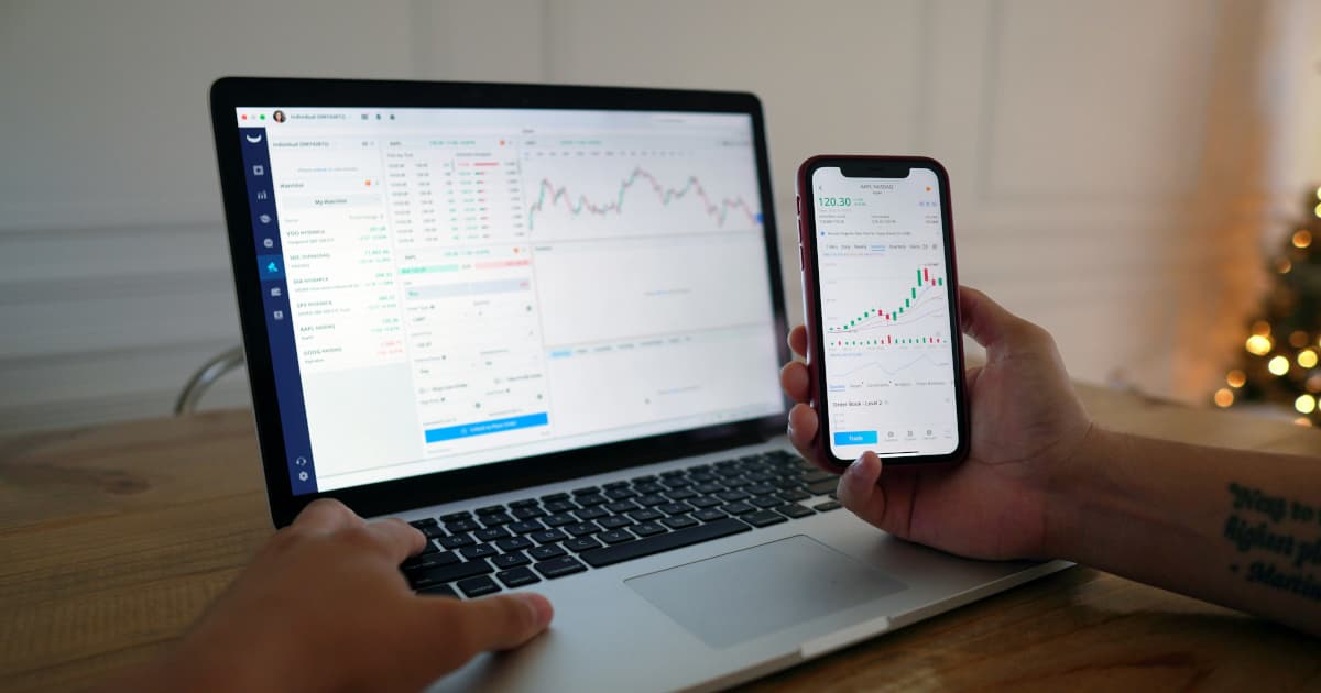 Latino Wall Street Founder Gabriela Berrospi Featured on Ejecutiva Magazine Cover, Highlighting Financial Education Partnership